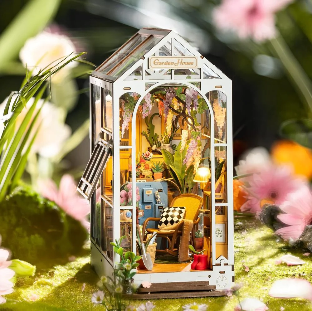 Book Nook Garden House Robotime - Image 7