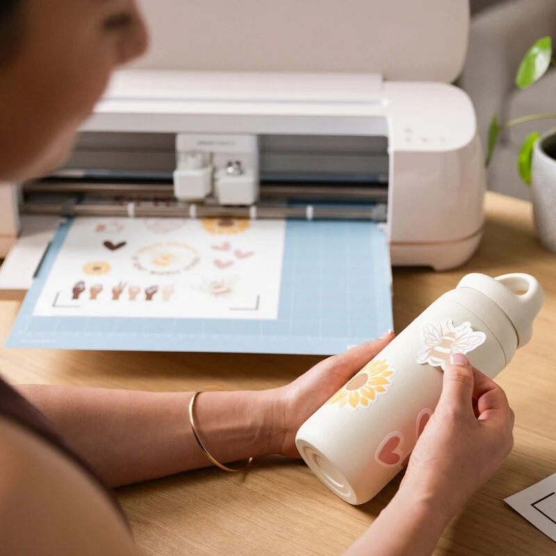 Cricut Maker 4 + Pack Esencial - Image 3