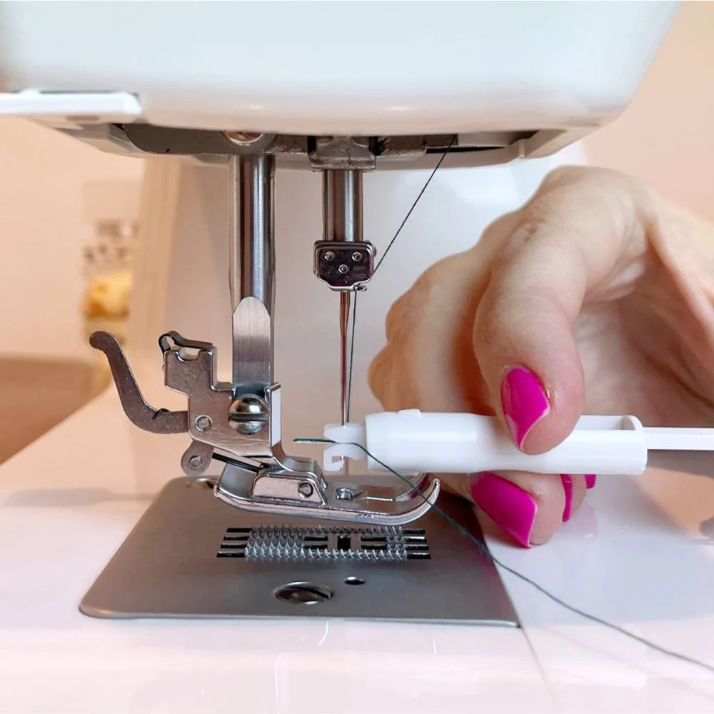 Enhebrador Aguja Manual Máquina de Coser - Image 4