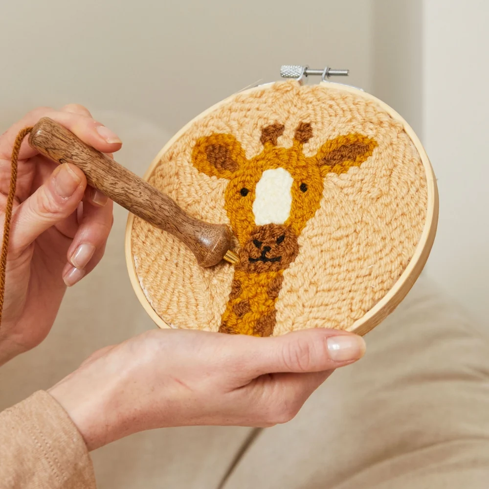 Kit Punch Needle Georgette la Girafa - Image 3