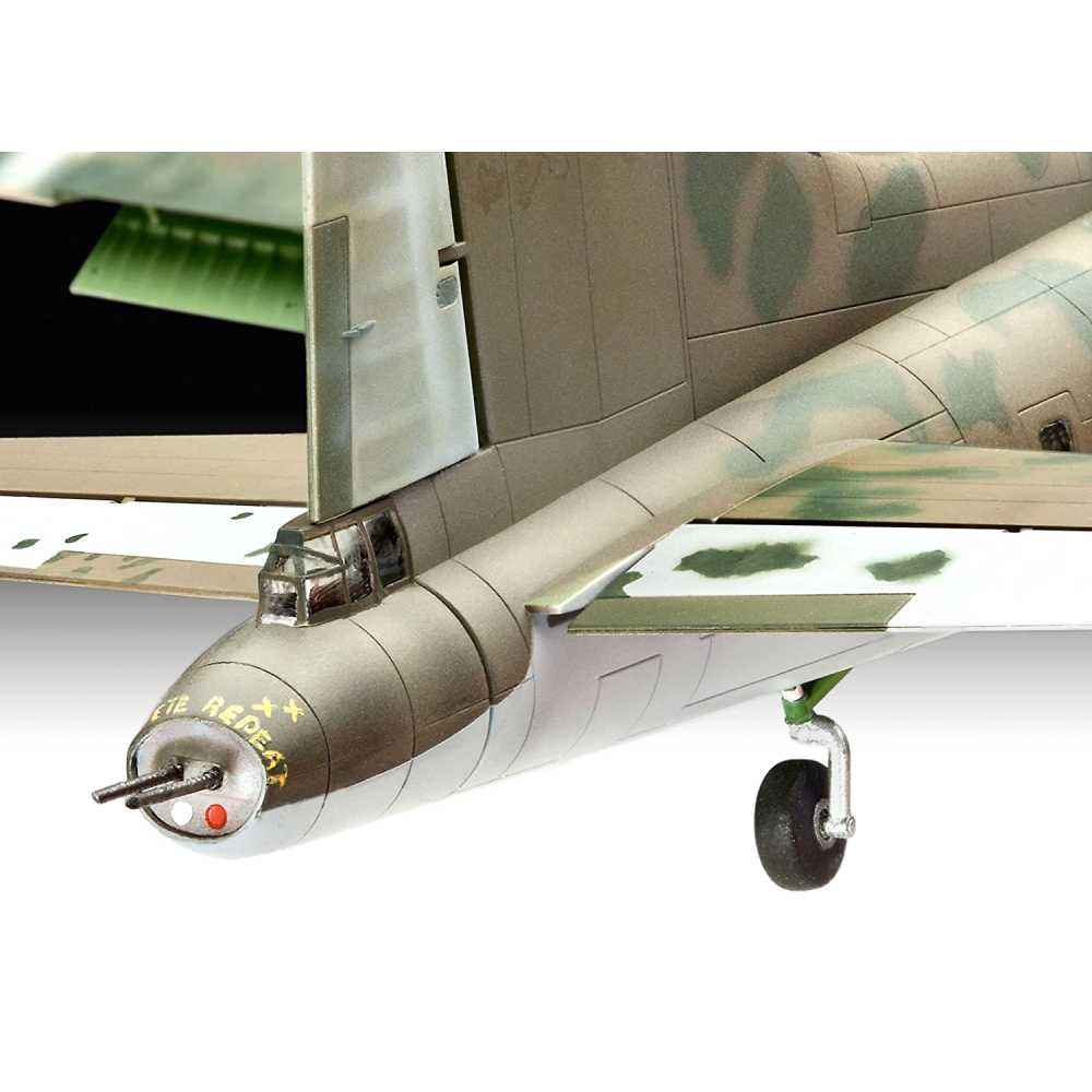 Maqueta Boeing B-17F Memphis Belle Revell - Image 9